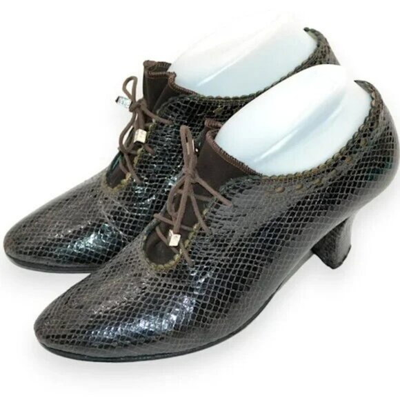 Fruit Shooties Plum Vintage Holly Yashi Purple Plum Fuchsia Leaves